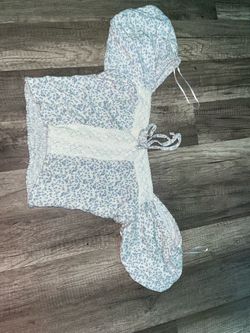 Siena Sky blue and white floral crop top