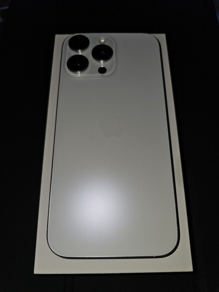 Unlocked iPhone 16 pro max 256GB