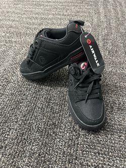 Airwalk Big Spin Unisex Kids Black/Red Lace-Up Low Top Sneaker Sz 1 EU32.5