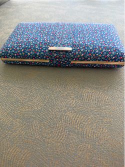 Vintage Elegant blue floral and gold jewelry box sleek clutch Approx 9” x 5” x 1” Perfect for storing your precious items. This is in great condition 