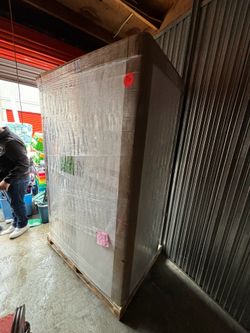 Commercial freezer