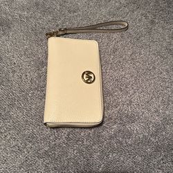 Michael Kors Wallet Fulton Large Flat Multifunction Leather Phone Case Wristlet Creme  Good Condición Nueva Good