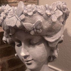  1 Beautiful Head Pot ...google Price :)