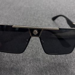 Dilly Dollar Optical EASON Men Wear Sunglasses Zander