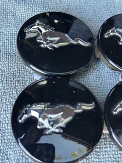 Center caps mustang l
