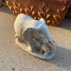 Heavy concrete elephants