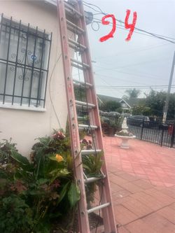 Escalera de 24 pies de fibra Perfectas, condiciones muy barata,