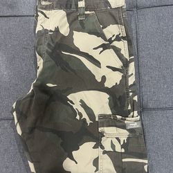 Men's Wrangler camouflage pants size 34x32