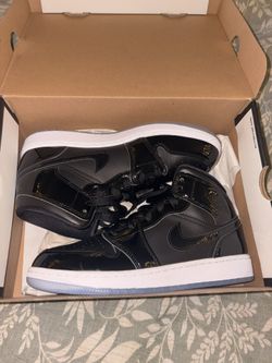 GRADE SCHOOL AIR JORDAN 1 MID SE