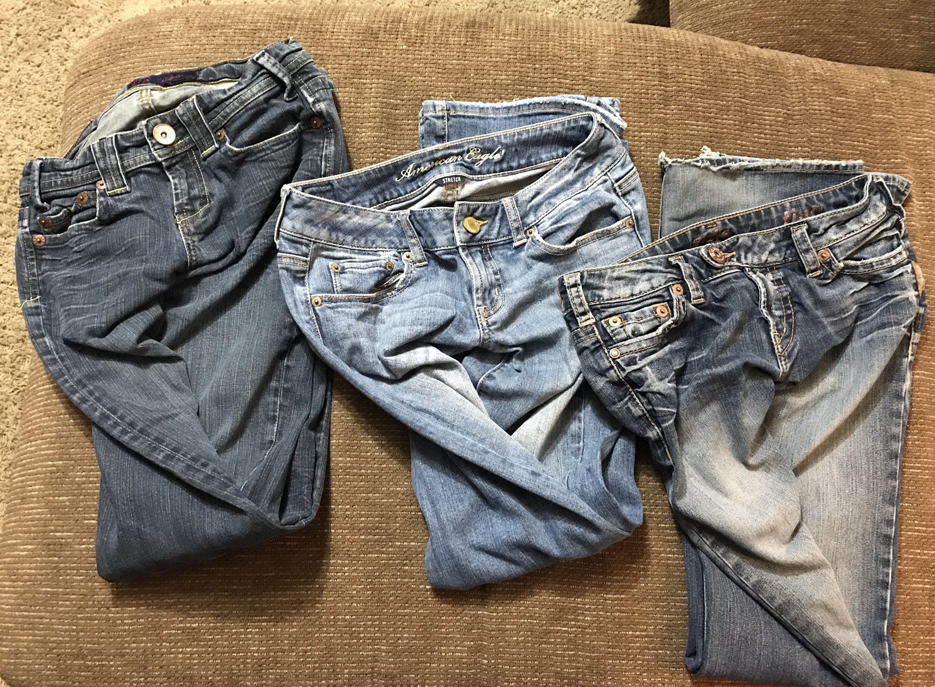 Juniors Jeans size 28 (2) and size 2 Lot