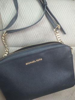 Micheal Kors black purse