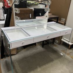 52” Beverly Hollywood Star Led Make Up Vanity :$350