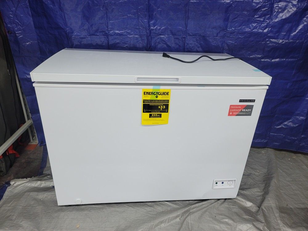 Frigidaire 10.3 Cu. ft. Chest Freezer, EFRF1003, White