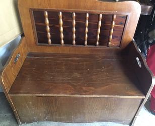 Sweet Wooden toy box bench In Akron 