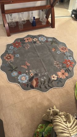 Circular soft rug