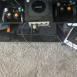 Nintendo GameCube With 3 Controllers And 7 Games