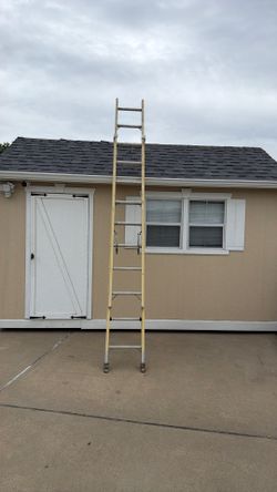 Extension ladder DUTY RATING 20 Ft