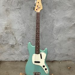 VINTAGE 1972 FENDER MUSICMASTER BASS