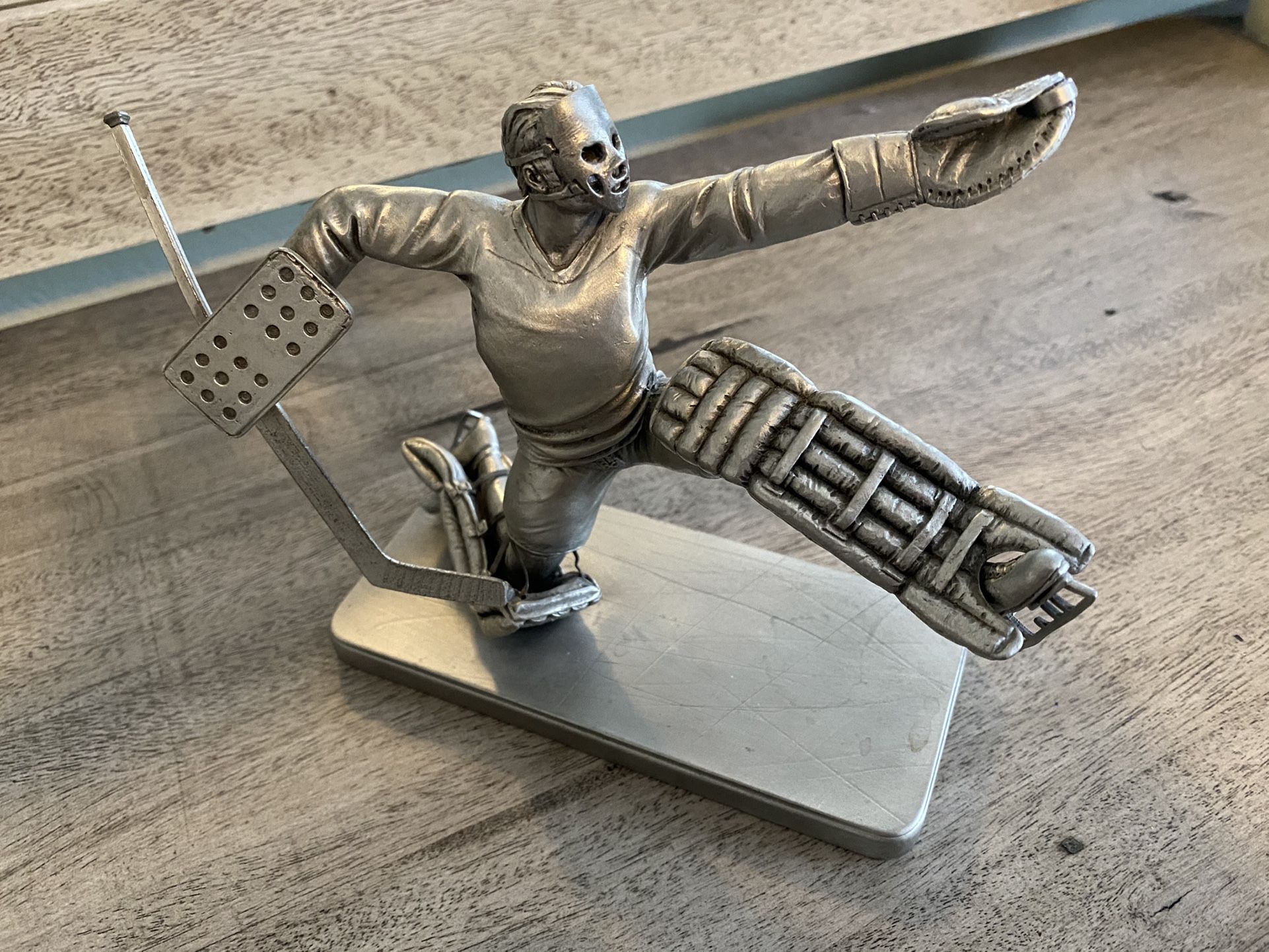 Hockey Player Statue Please Read Discription