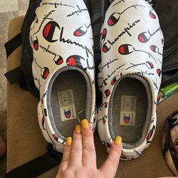Slides/Slippers