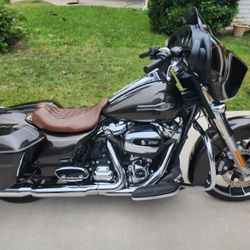 2021 Harley Davidson Street Glide Low Miles