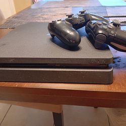 Ps4 With 2 Controller