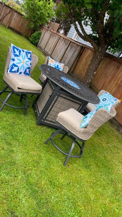 TALL  TABLE WITH FIRE PIT AND BAR STOOLS !