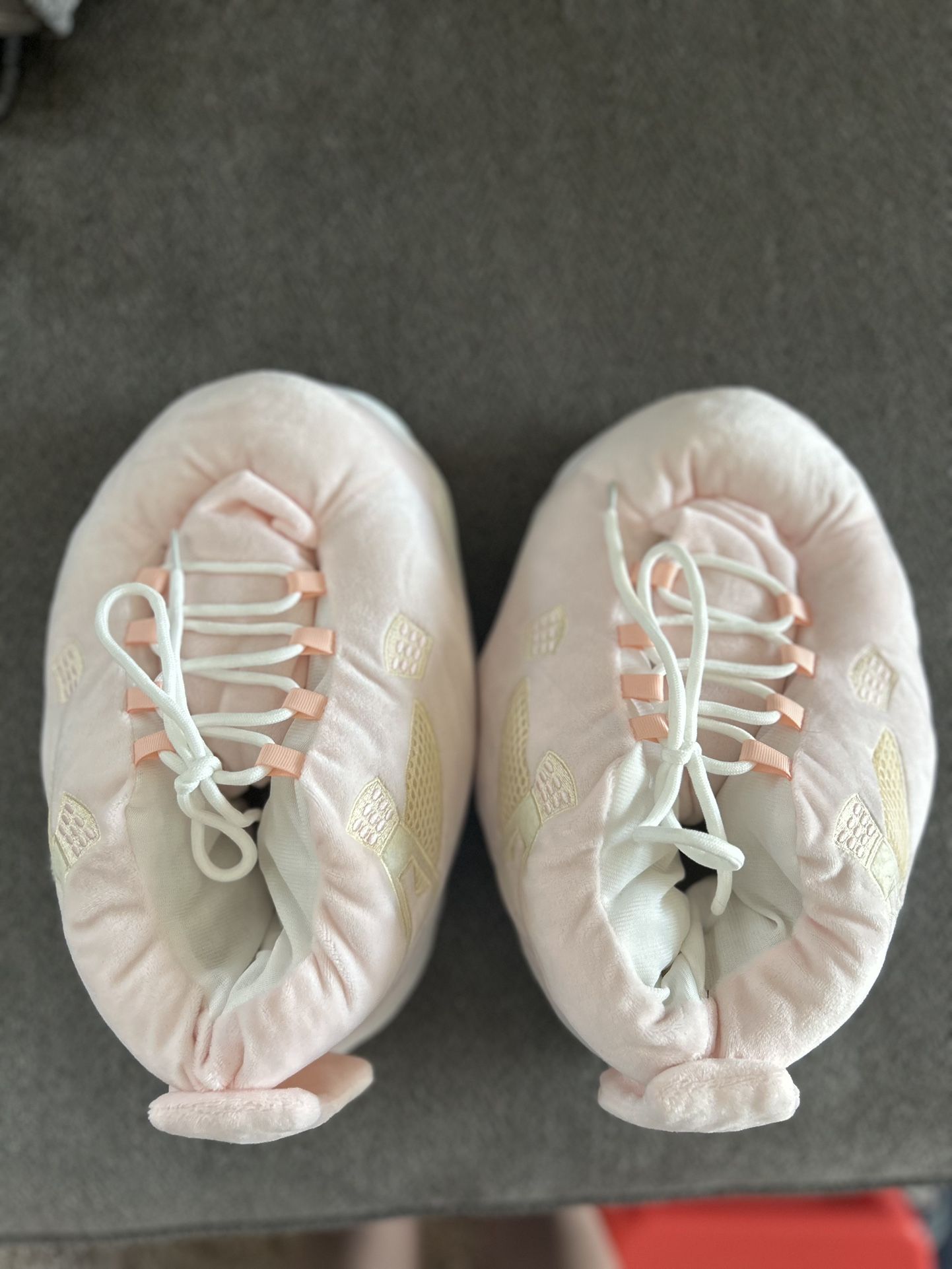 PLUSH SLIPPERS