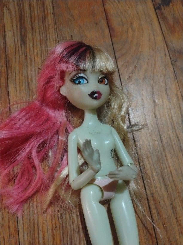 Bratzillaz Midnight Beach Doll Cloetta Spelletta (Read Description)