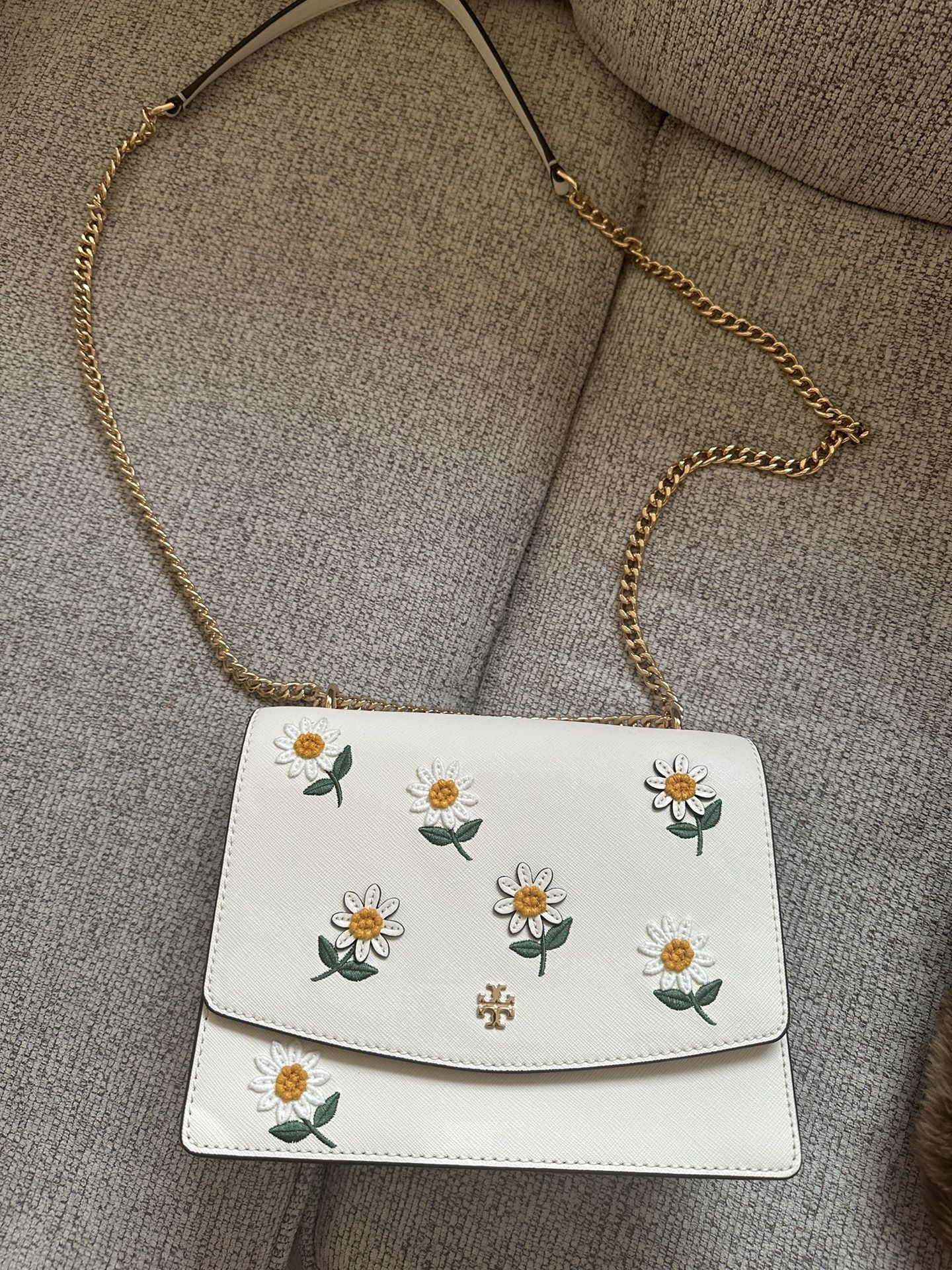 Embroidered Daisy And White Crossbody Purse