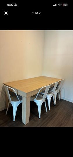 Dinning table + 4 chairs