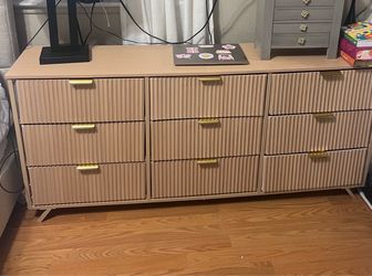 9-Drawer Dresser with Gold Handles material on the inside