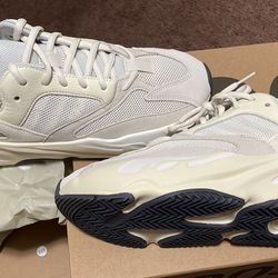 YEEZY BOOST 700 'ANALOG' Size 8 1/2