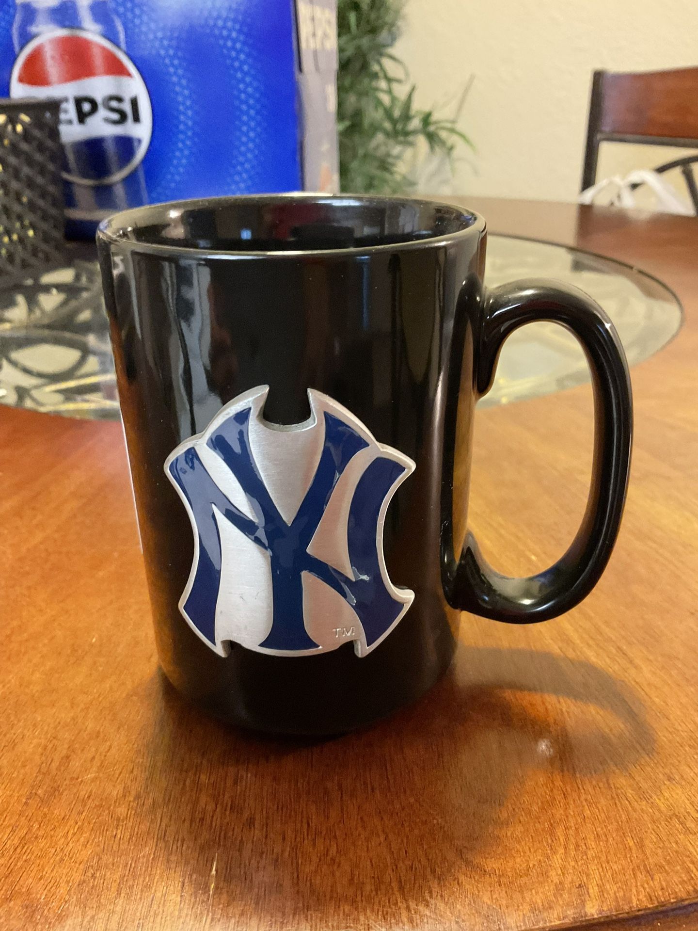 New York Yankees Black Ceramic Coffee Mug 3D Logo Front