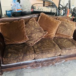 I’m Selling This Cauches They Are In Good Shape I’m Asking $450 ,00 OBO