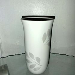 White Flower Print Vase Free Local Delivery Available 