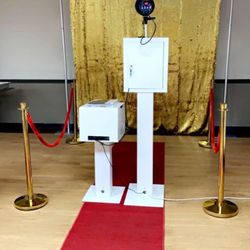 Gold Backdrop & Booth 