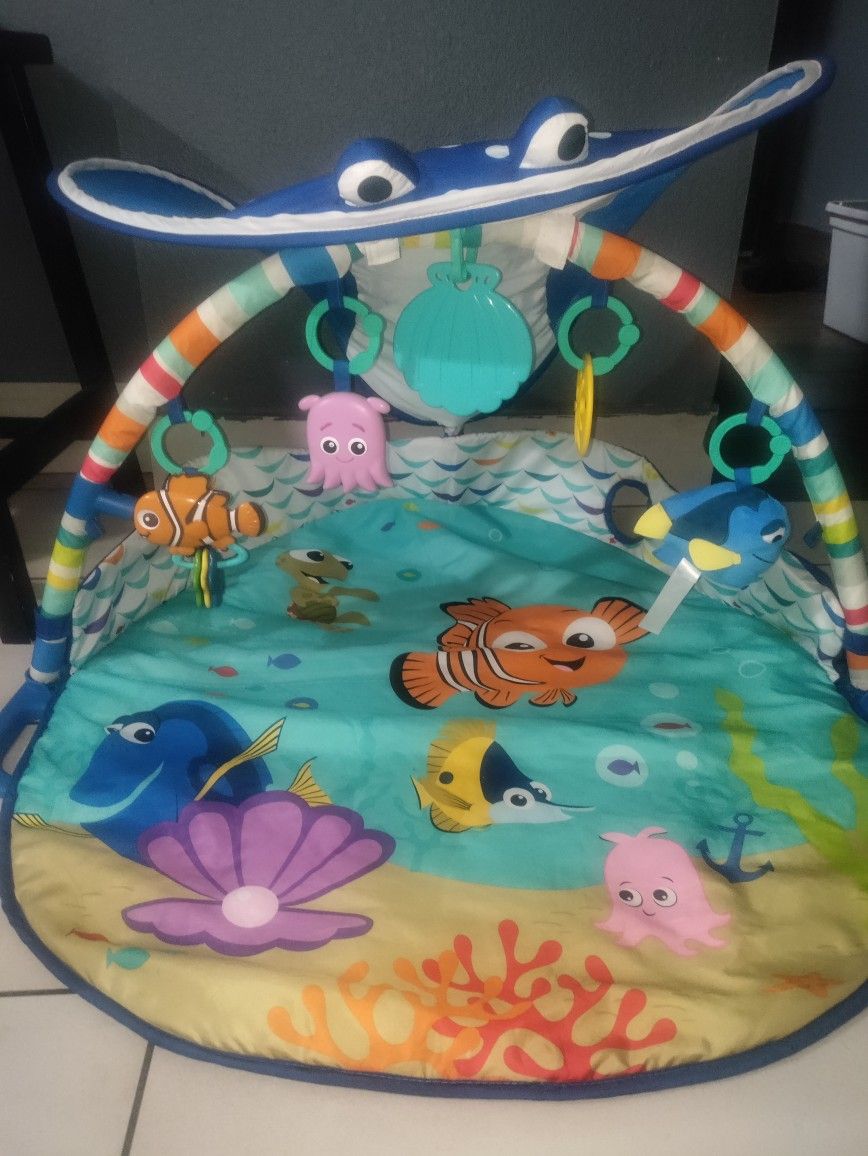 Bright Starts, Disney Baby, Play Mat Nemo World Mr. Ray Ocean Lights, Lights and More than 20 Minutes of Melodies, Finger Puppet Dory and Other Toys