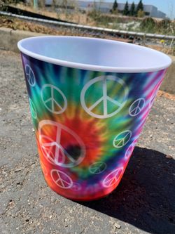 Holographic trash can+candles