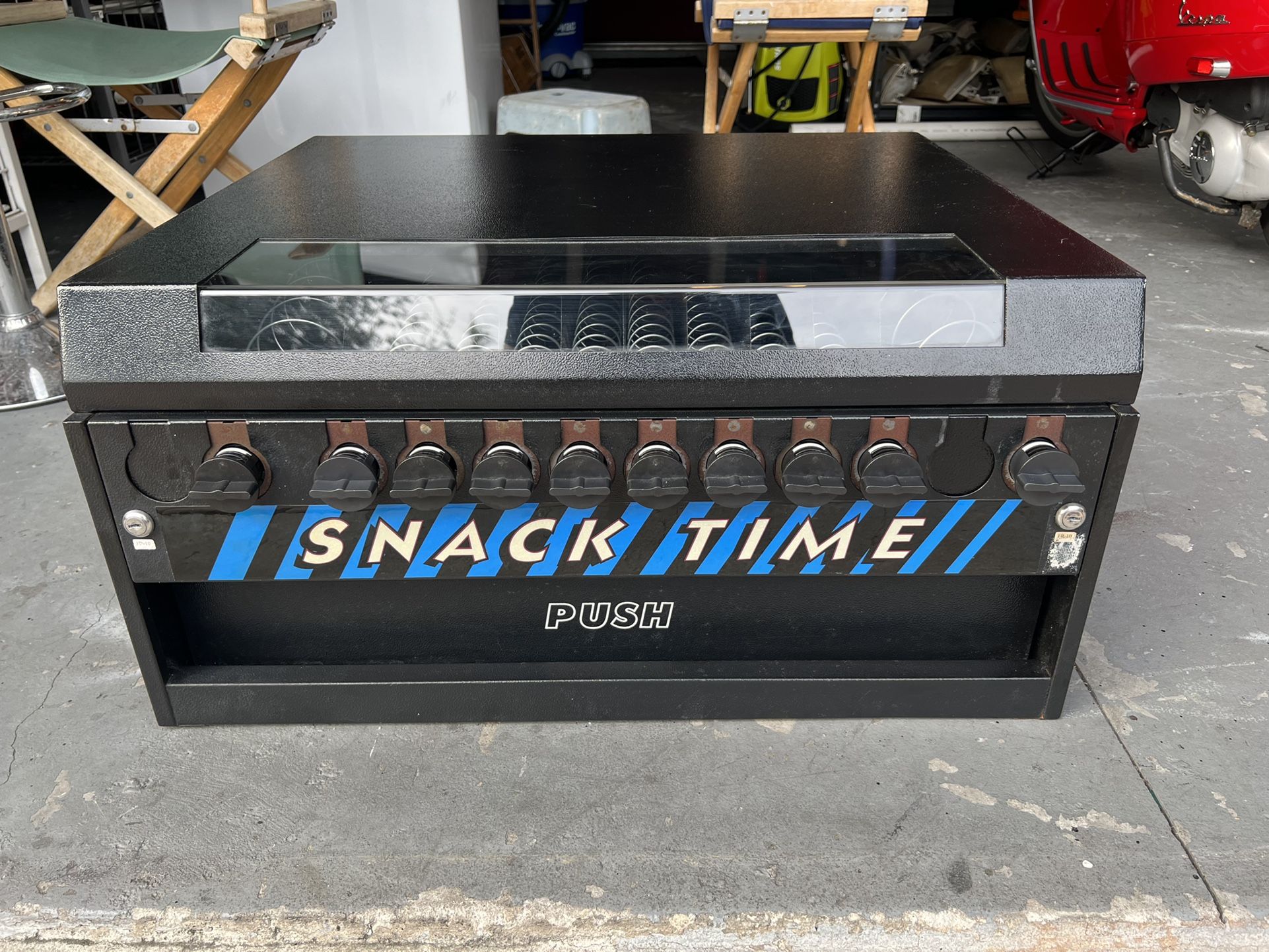 Snack Time Vending Machine VM-150 Snack/Candy/Chips Table with KEYS