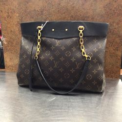 Louis Vuitton Women’s Purse