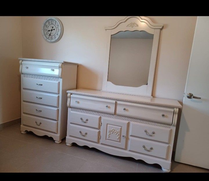 Twin Bedroom