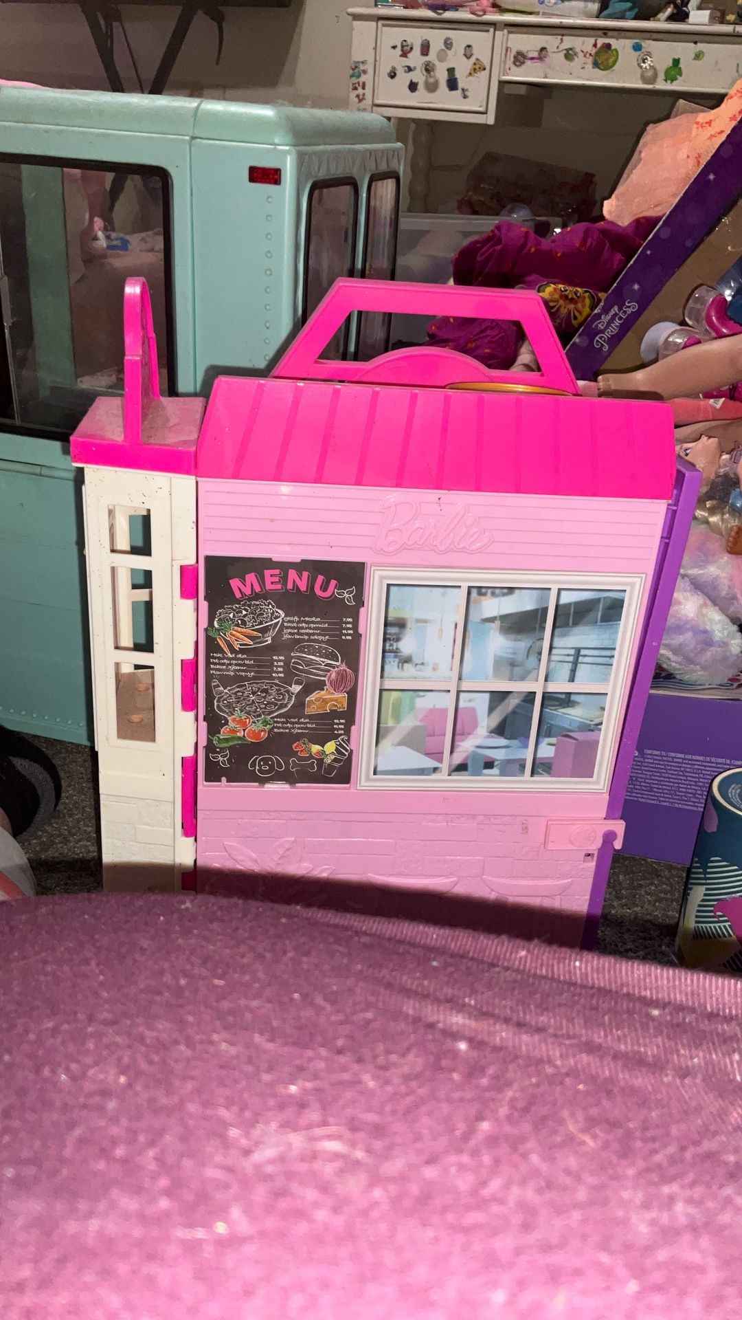 Barbie foldable townhouse no accessories needs to be cleaned