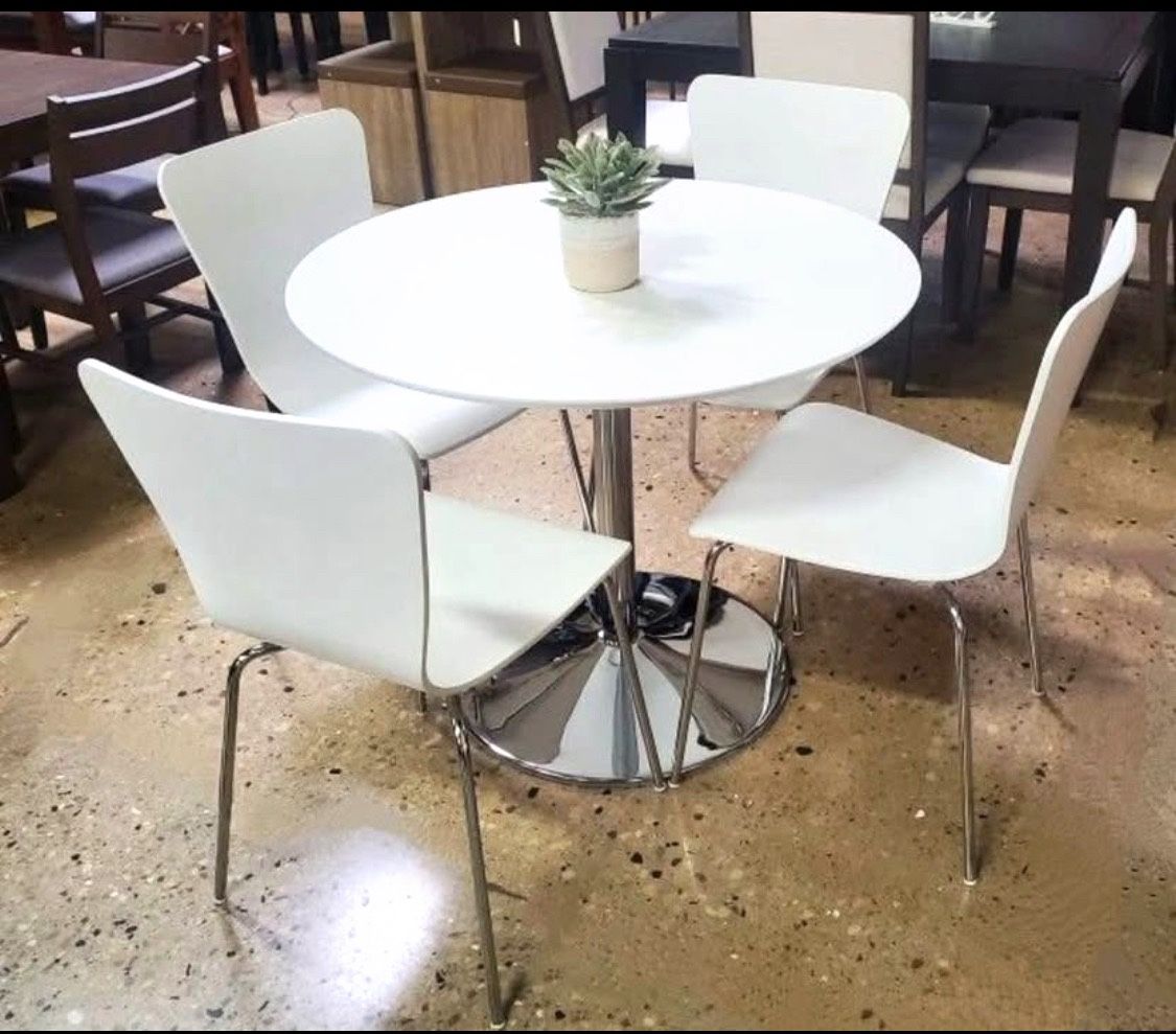 White Round 5 Piece Modern Kitchen or Dining Set