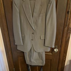 Man’s 2-piece Wool Suit With Button-On Suspenders