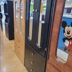Wardrobe With Mirror / Guardaropa Con Espejo