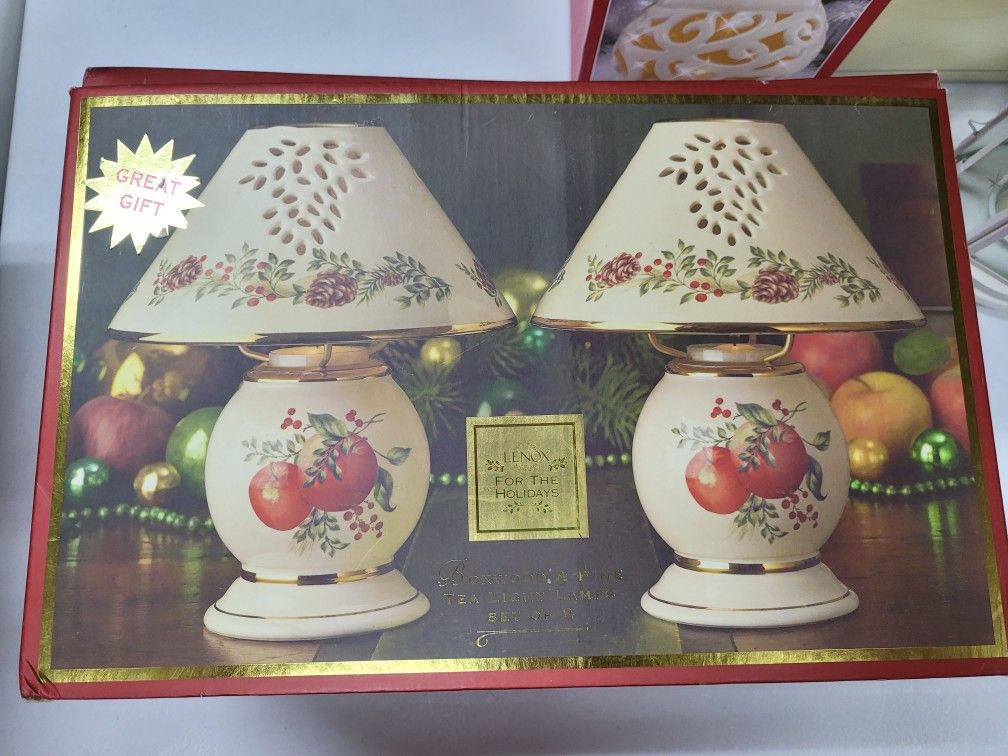 Vintage Lenox Williamsburg Boxwood and Pine Votive/Tea Light 2 Pc Lamp - Ivory with Gold Trim
$35