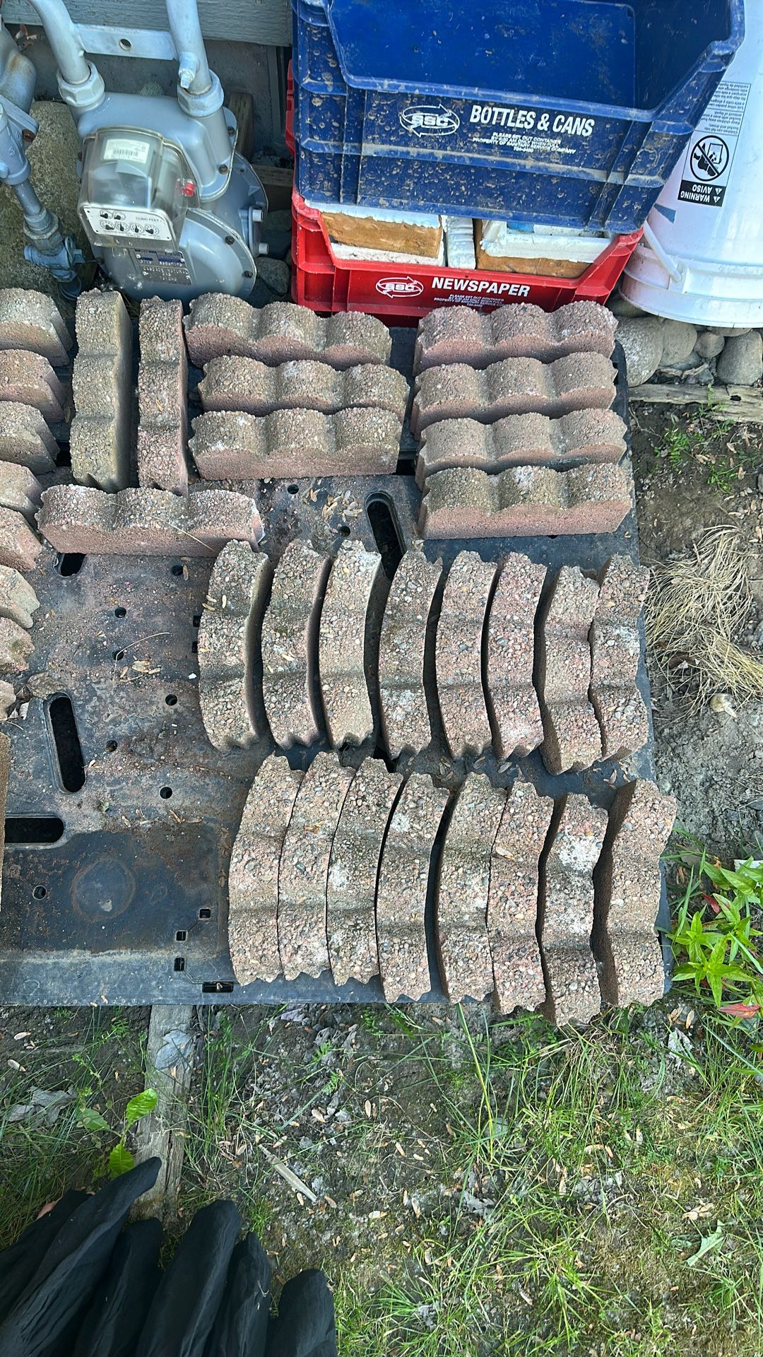 Rustic Red Scalloped Garden Cement Blocks