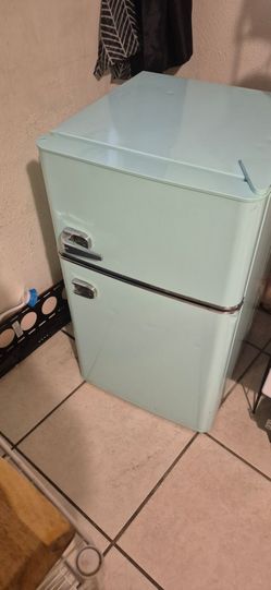 Retro-Style Mini Fridge