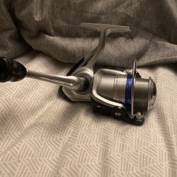 Selling This Reel So I Can Buy A Different One. It’s A Very Good Reel But I Just Recommend Changing the Line Because It’s Is Only 2 Pound Line